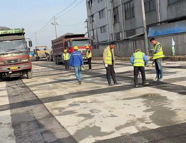 涵江老材料的新故事：玻璃纤维土工格栅如何在‘白改黑’浪潮中重获新生？